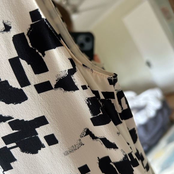 VINCE white dress with black pattern - lightweight and perfect for summer Size 4 - Picture 4 of 4